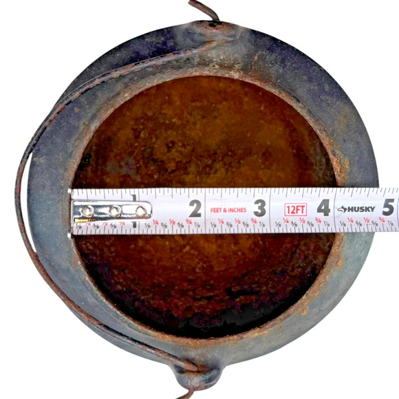 Small Vintage Cast Iron Smelting Cauldron Kettle Pot Planter 5lbs Rustic Cottage - Picture 11 of 12